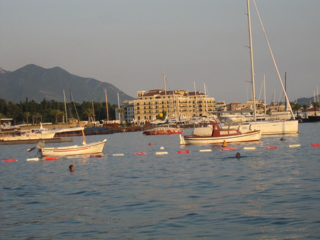 Apartments City Center Tivat Bagian luar foto