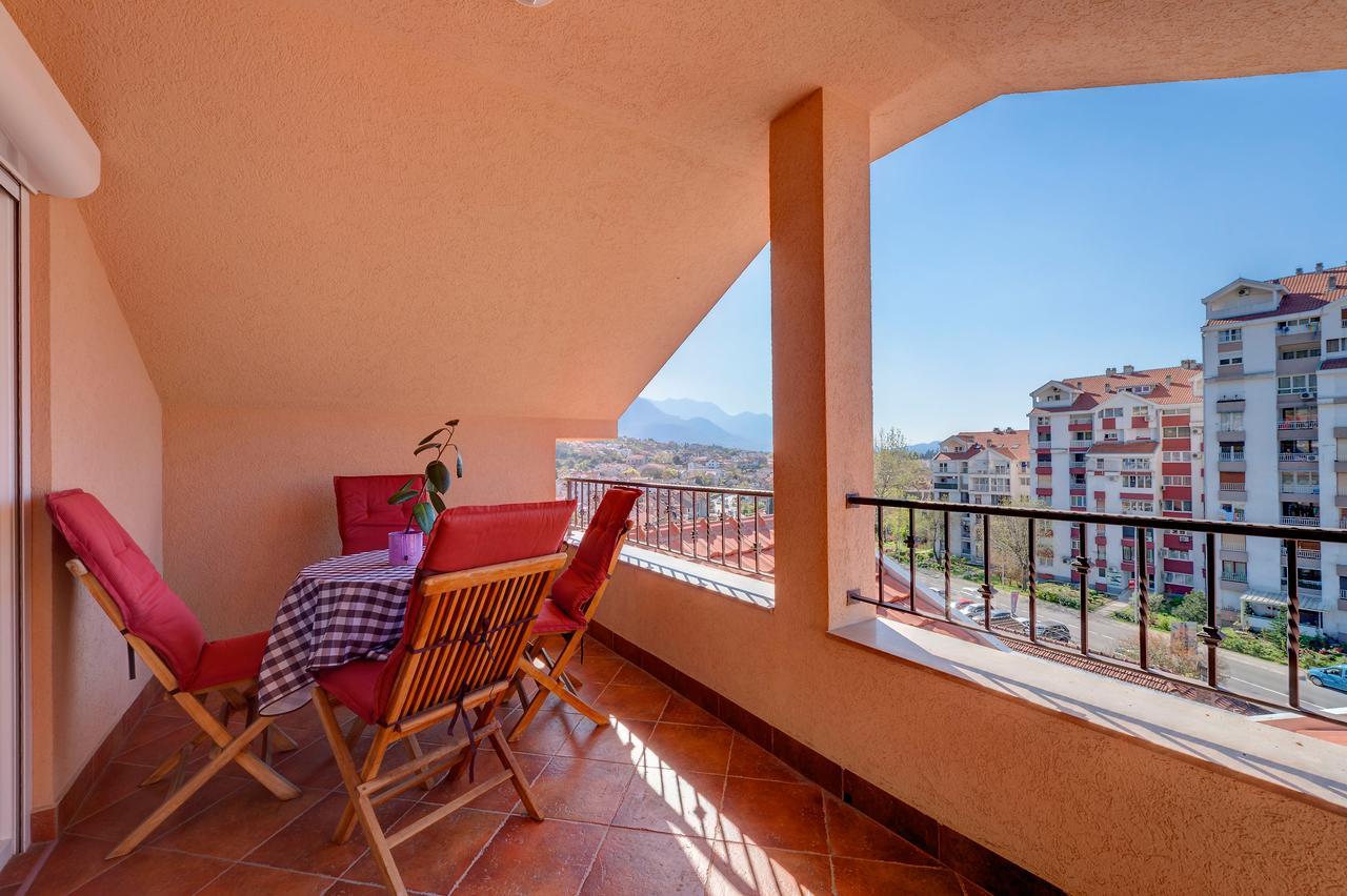 Apartments City Center Tivat Bagian luar foto